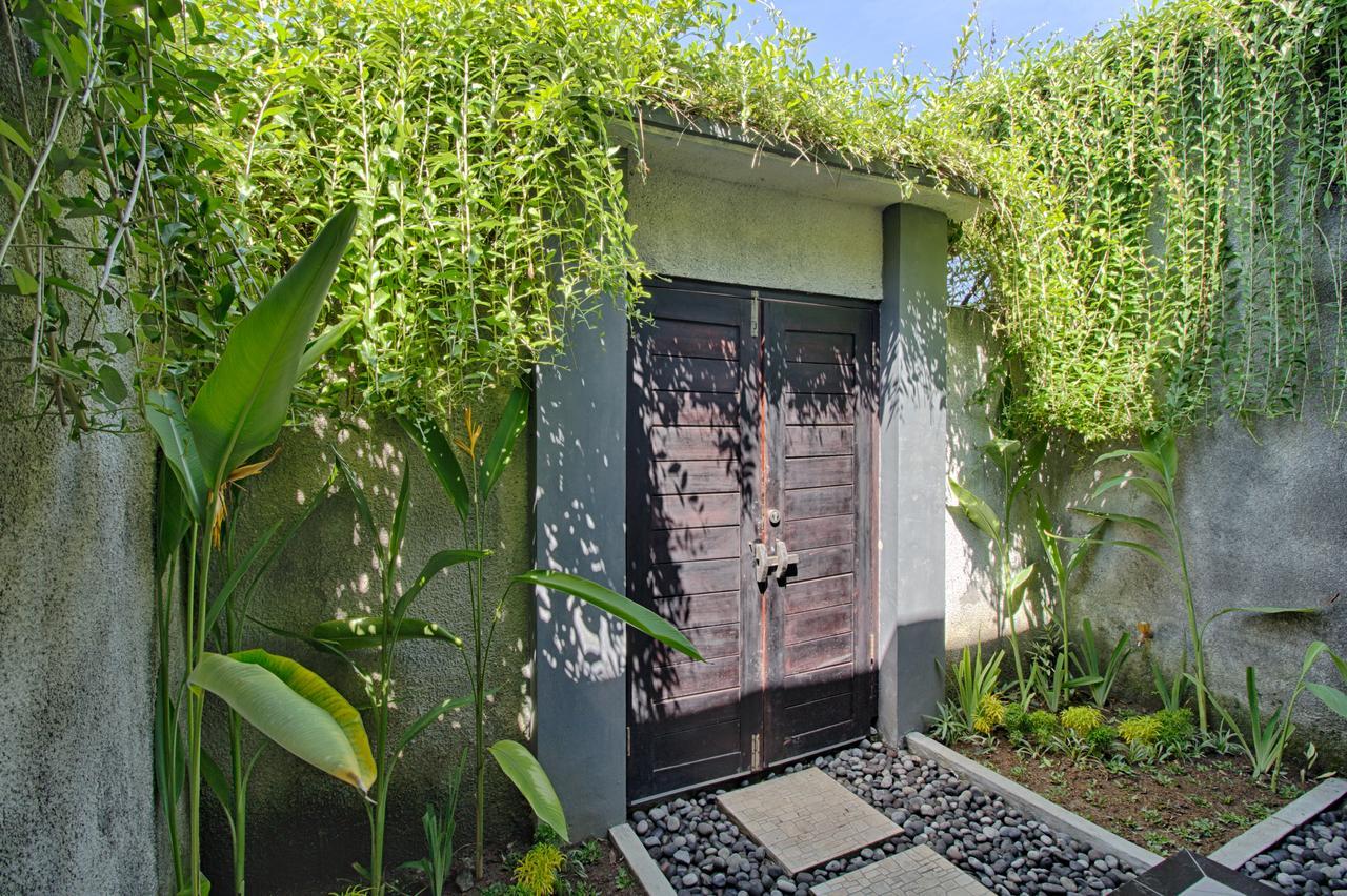 ホテル The Yogasari Seminyak エクステリア 写真