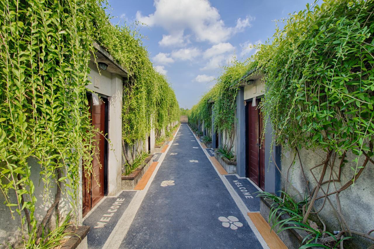 ホテル The Yogasari Seminyak エクステリア 写真
